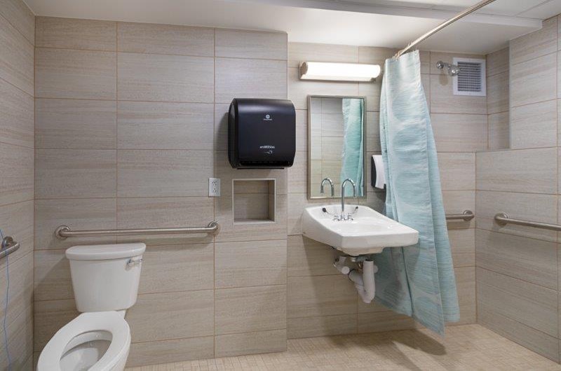 Denver 4665 RoombathRoom1