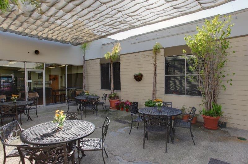 Courtyard 2 - La Mirada