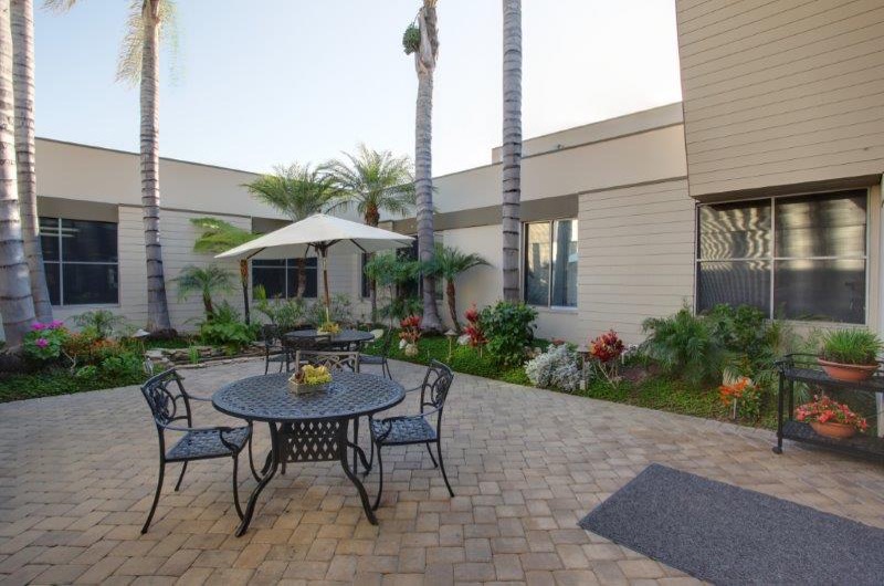 Courtyard 3 - La Mirada