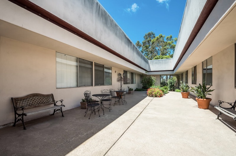 Paramount - Outdoor Patio - ARU