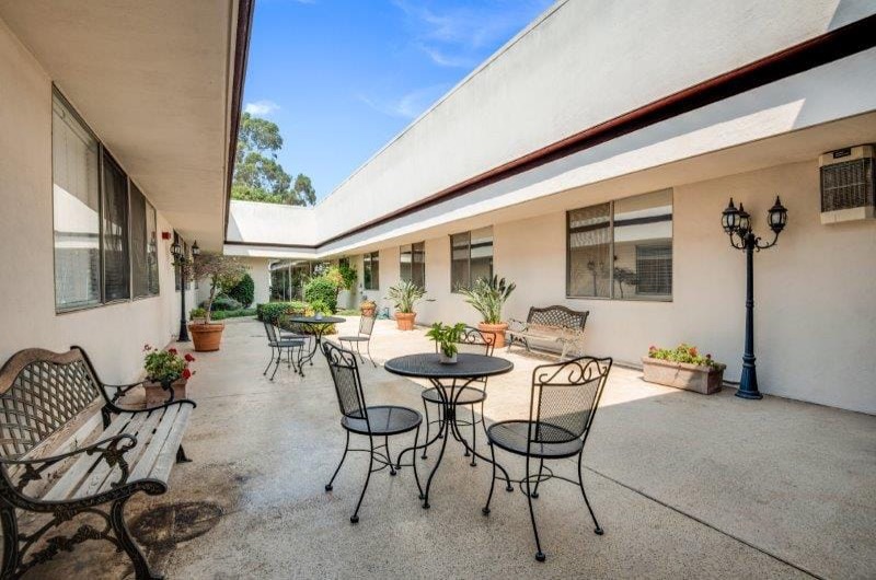 Courtyard 2 - Paramount